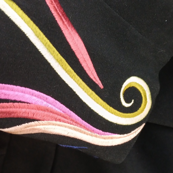 PSALMS: CIV LADIES COLORFULLY EMBROIDERED LUX BLAZER - Picture 7 of 16